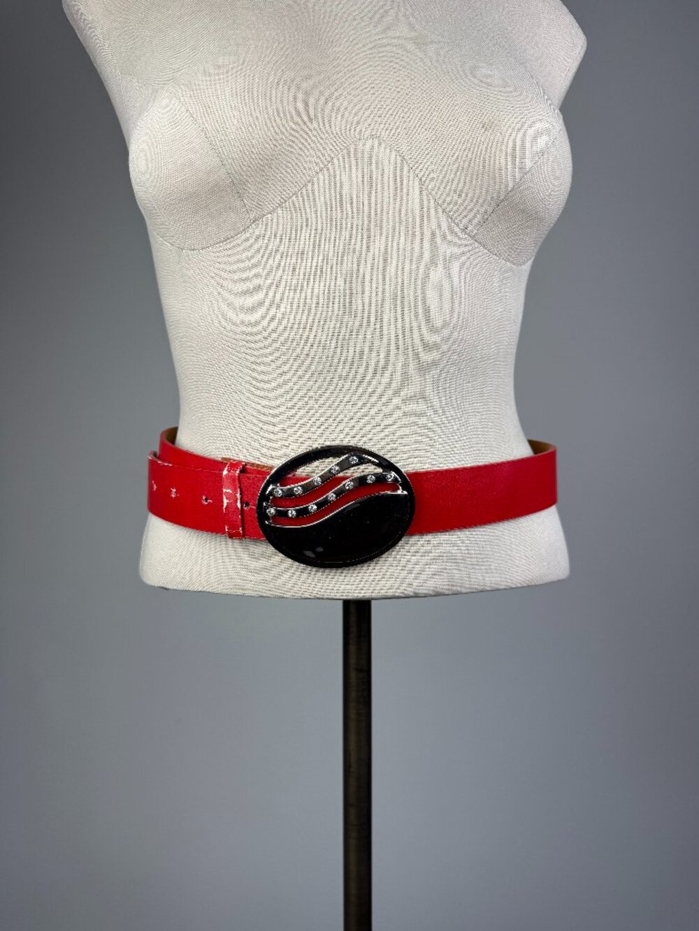 vintage belt with oval buckle